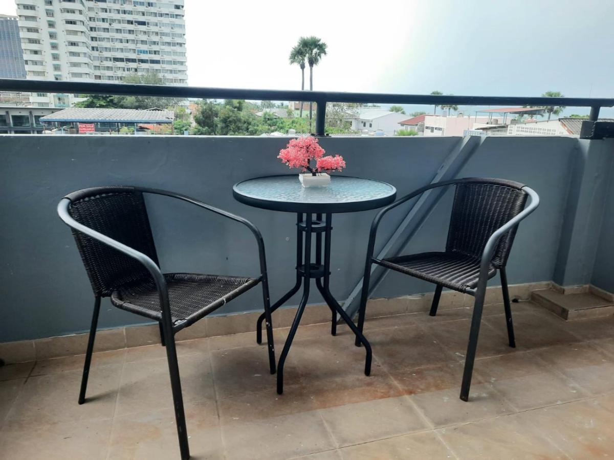 Happy Beach Jomtien Guesthouse Exterior photo